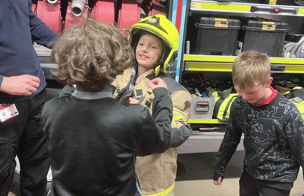 Hull Cubs visit fire station