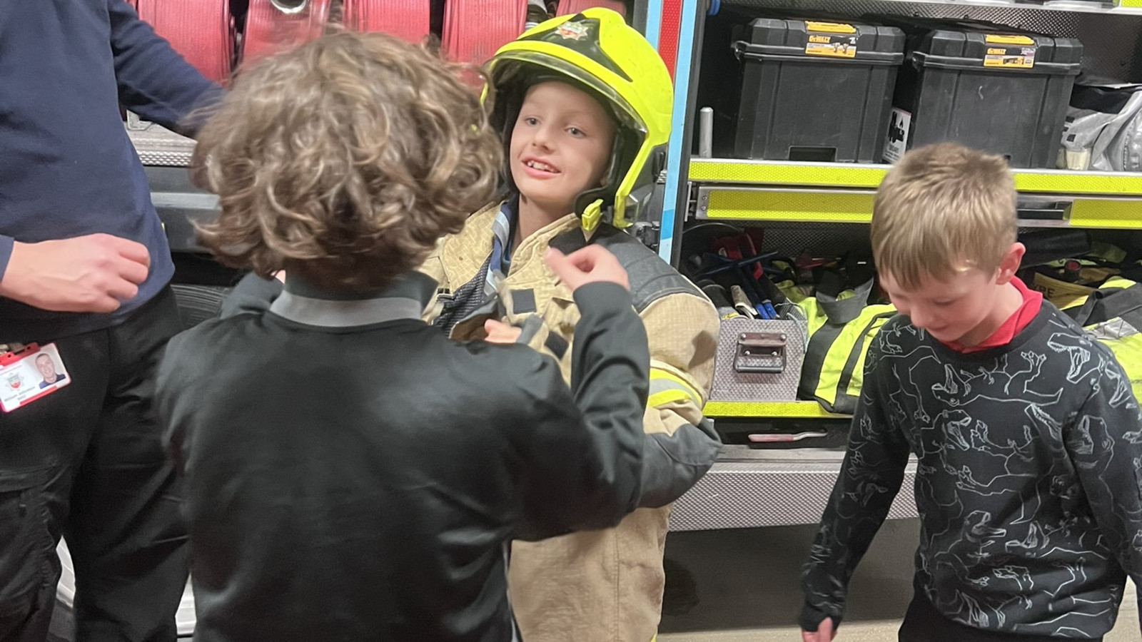 Hull Cubs visit fire station